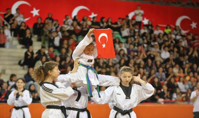 19 Mayıs Atatürk'ü Anma, Gençlik ve Spor Bayramı kutlanıyor