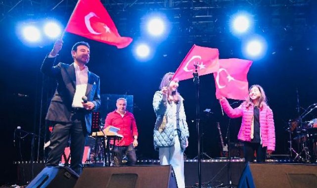 19 Mayıs Beşiktaş'ta Melike Şahin konseri ile kutlandı