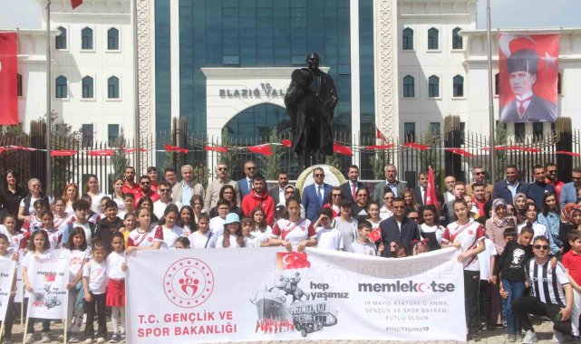 19 Mayıs kutlamaları çelenk sunma töreni ile başladı