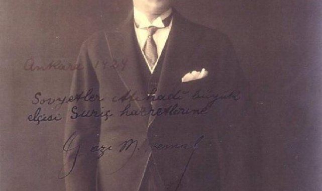 19 Mayıs'ı Atatürk'ün şahsen imzaladığı fotoğrafla kutladılar