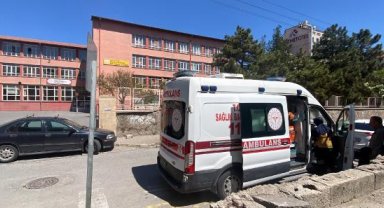 2 liseli, yedikleri köfteden zehirlendikleri şüphesiyle hastaneye kaldırıldı