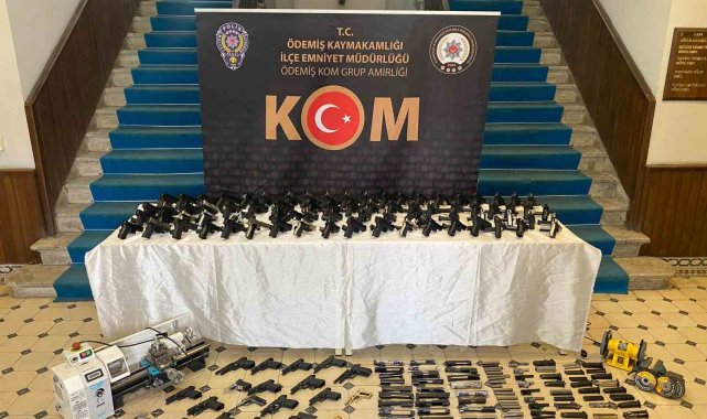 23 yaşındaki silah tacirini, İzmir polisi enseledi