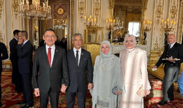 3'üncü Charles'ın taç giyme töreninde Türkiye'yi Fuat Oktay temsil etti