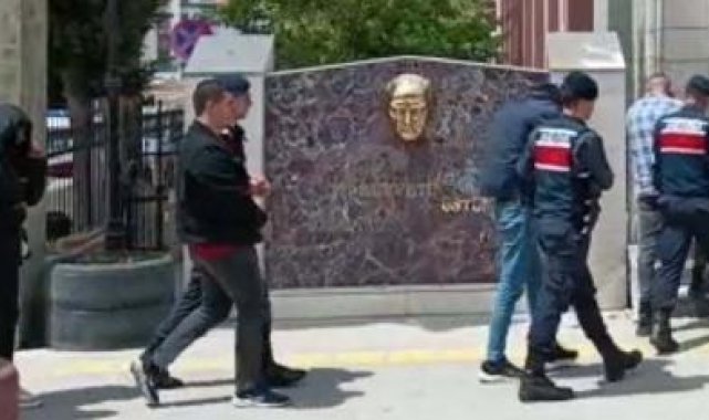 'Jandarmayız' diyerek emekli öğretmeni dolandıran 4 şüpheli yakalandı