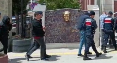 'Jandarmayız' diyerek emekli öğretmeni dolandıran 4 şüpheli yakalandı