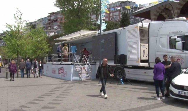 'Yarısı bizden' kampanya tırı Üsküdar'da vatandaşları bilgilendiriyor