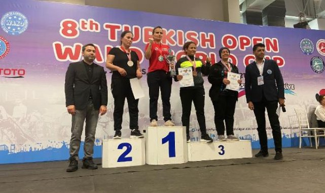 41 yaşında katıldığı Kick Boks Dünya Kupası'nda 3 madalya aldı
