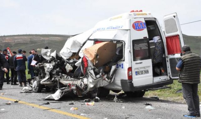 5 kişinin öldüğü kazada TIR şoförü tutuklandı, ölenler son yolculuklarına uğurlandı