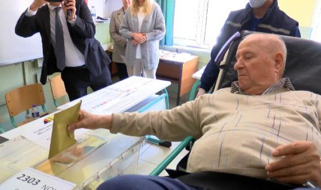 5'inci kattaki evinden sedye ile alınıp, sandıkta oyunu kullandı