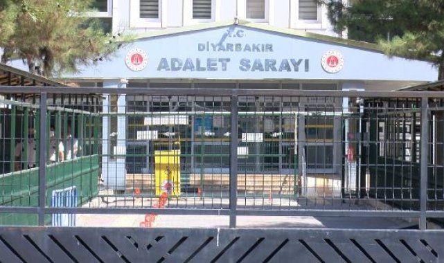 8 yıl ceza aldı, adliye koridorunda yakınlarıyla hakime saldırdı