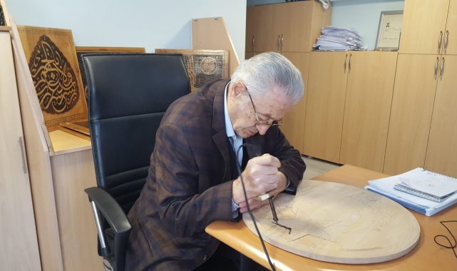 83 yaşında atıl ahşapları naht sanatıyla nakış gibi işliyor