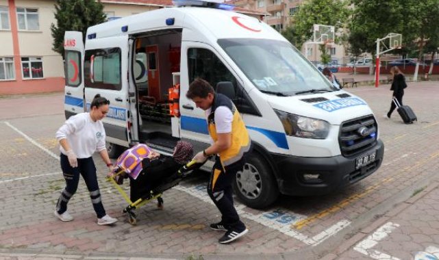 91 yaşında oy kullanmaya tekerlekli sandalye ile getirildi