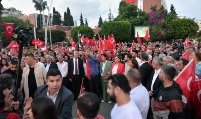 Adana'da '19 Mayıs' coşkusu; 'fener alayı' yürüyüşü düzenlendi