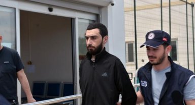Adana'da iki araçta 13 kaçak göçmen yakalandı; sürücülerden biri tutuklandı