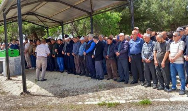 Adapazarı'nda öldürülen üniversiteli Bekir Türker'in cenazesi Uşak'ta toprağa verildi