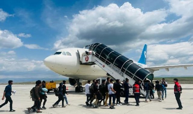 Afganistan uyruklu 136 kaçak göçmen, ülkelerine gönderildi