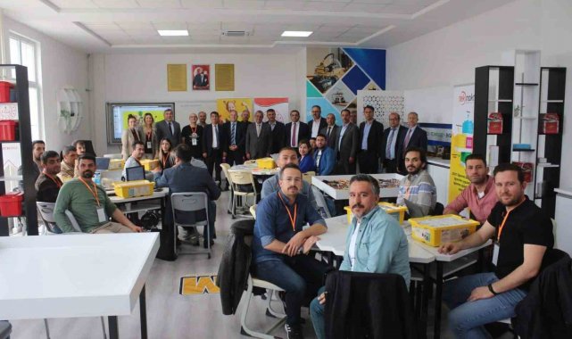 Afyonkarahisar'da STEM atölyesi açıldı