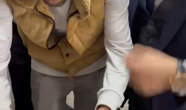 Ağabeyinin yerine oy kullanmak isterken yakalandı