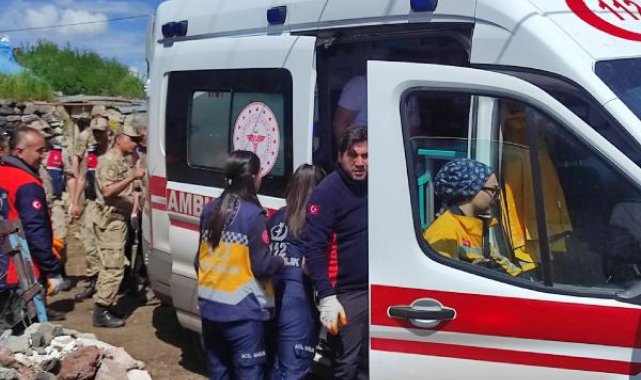 Ahır çöktü, enkaz altında kalan çift öldü