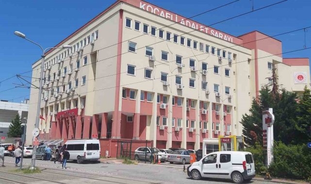 Ailece dolandırıcılık işine girişmişlerdi, tahliye edildiler