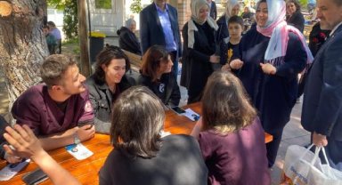 AK Parti İstanbul 2'nci Bölge Milletvekili Adayı Çelik, Beşiktaş'ta vatandaşlarla buluştu
