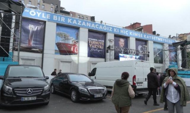AK Parti İstanbul İl Başkanlığı önünde hareketlilik