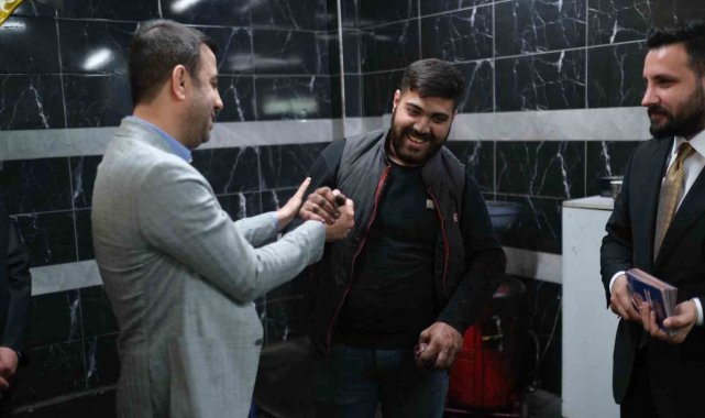 AK Parti İstanbul Milletvekili adayı Ramazan Arkan 1 Mayıs'ta işçiler ile buluştu