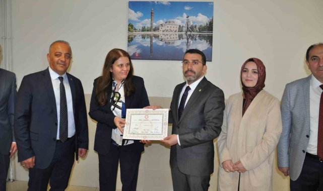 AK Parti Kars Milletvekili Adem Çalkın, mazbatasını aldı