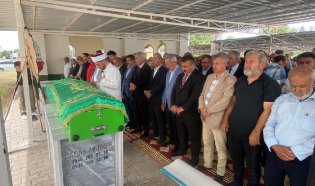 AK Parti'li meclis üyesinin kazada ölen kızı, toprağa verildi