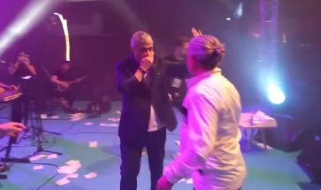 AK Parti'nin düzenlediği konserde yangın çıktı; Bakan Nebati alandan uzaklaştırıldı