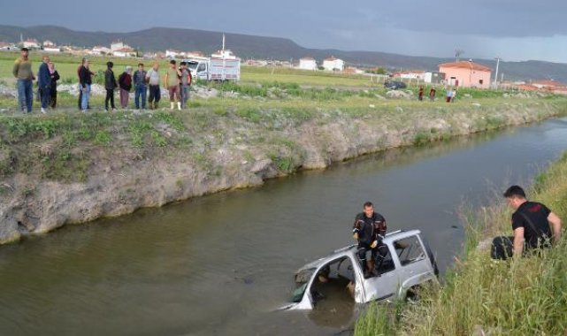Aksaray'da hafif ticari araç sulama kanalına uçtu: 1 ölü, 1 yaralı