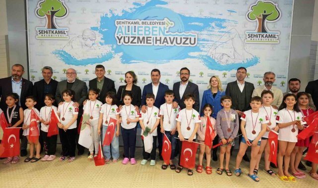Alleben'deki çocuk yüzme şenliğine yoğun ilgi