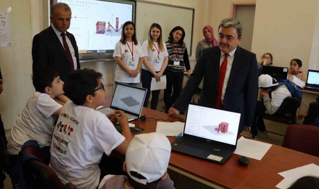 Amasya'da çocuklara 'Fatih'in izinde matematik ve teknoloji' eğitimi