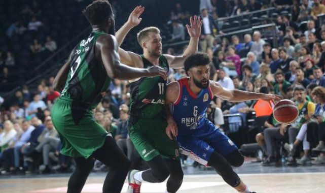 Anadolu Efes yarı finale yükseldi