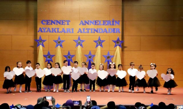 Anaokulu öğrencilerinden Anneler Günü kutlaması