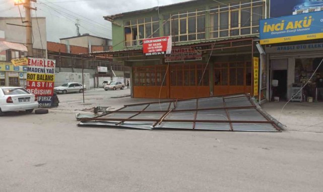 Ankara'da fırtına çatıları uçurdu
