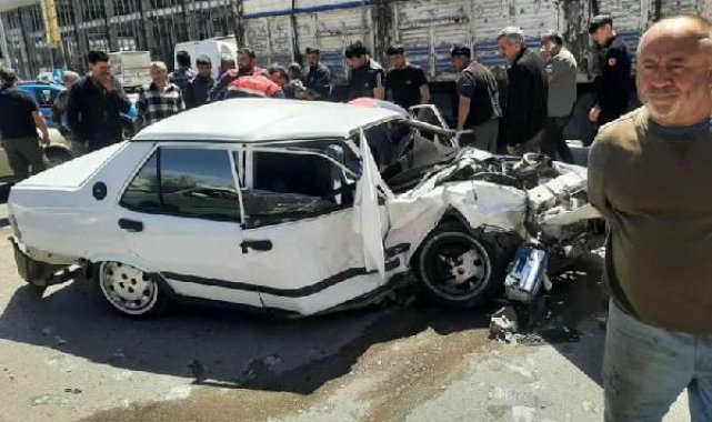 Ankara'da iki otomobilin çarpıştığı kaza, kamerada