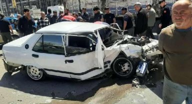 Ankara'da iki otomobilin çarpıştığı kaza, kamerada