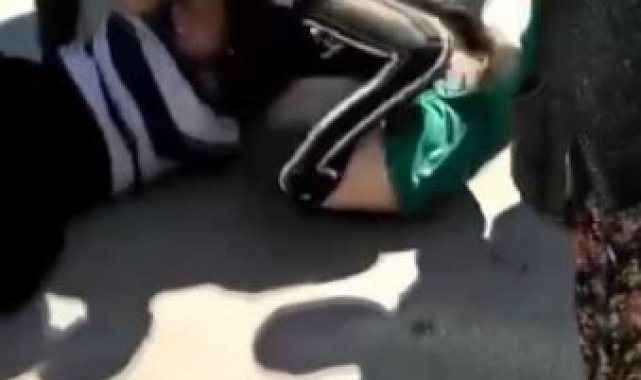 Antalya'da bıçaklı kadın mahalleliyi canından bezdirdi