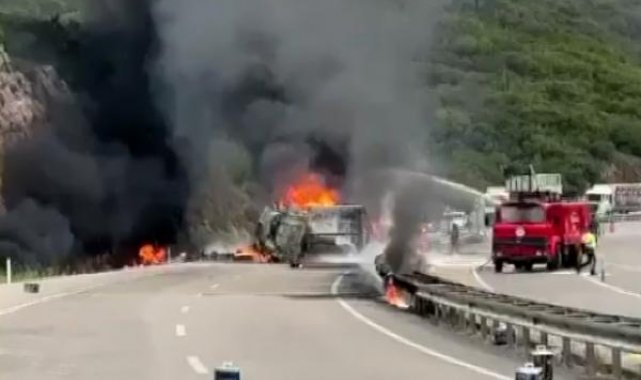Antalya'da devrilen boya ve tiner yüklü TIR, alev alev yandı