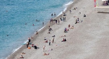 Antalya'da dün sağanak etkili oldu, bugün deniz havası