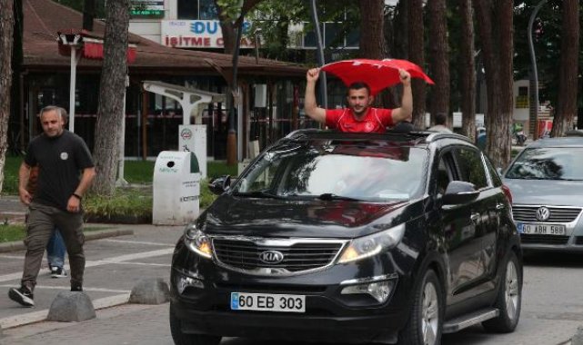 Arjantin'den altın madalya ile dönen güreşçiye coşkulu karşılama