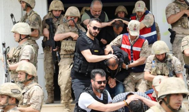 Askeri kamuflaj giyerek Iraklıları silah zoruyla gasbeden 4 şüpheli tutuklandı