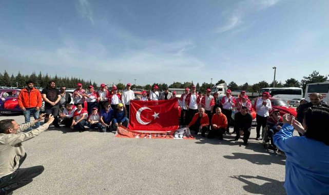 Askerlik hayali kuran 19 özel bireylere vosvoslarla Türk bayraklı konvoy