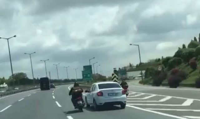 Ataşehir TEM Otoyolu'nda trafikte tehlikeli inatlaşma