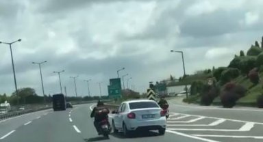 Ataşehir TEM Otoyolu'nda trafikte tehlikeli inatlaşma