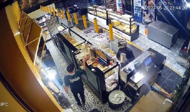 Avcılar'da iki motosikletli yardım kutusunu çaldı