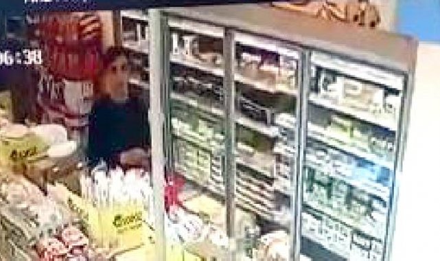 Avcılar'da marketten hırsızlık kamerada