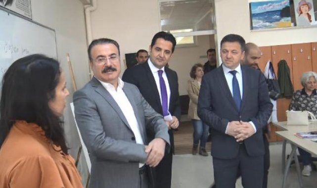 Avcılar'da okuma yazma bilmeyen 490 kişi için okuma seferberliği