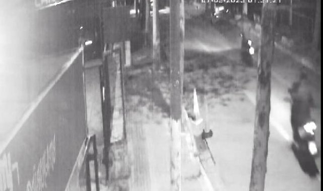 Avcılar'da otoparktan motosiklet hırsızlığı kamerada